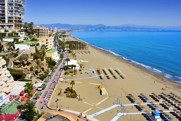 op het strand costa de sol vakantie spanje 13