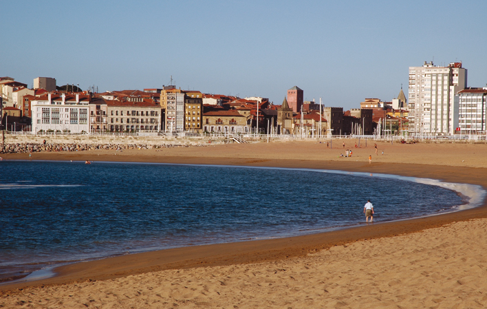 Playa Poniente strand costa tropical vakantie spanje