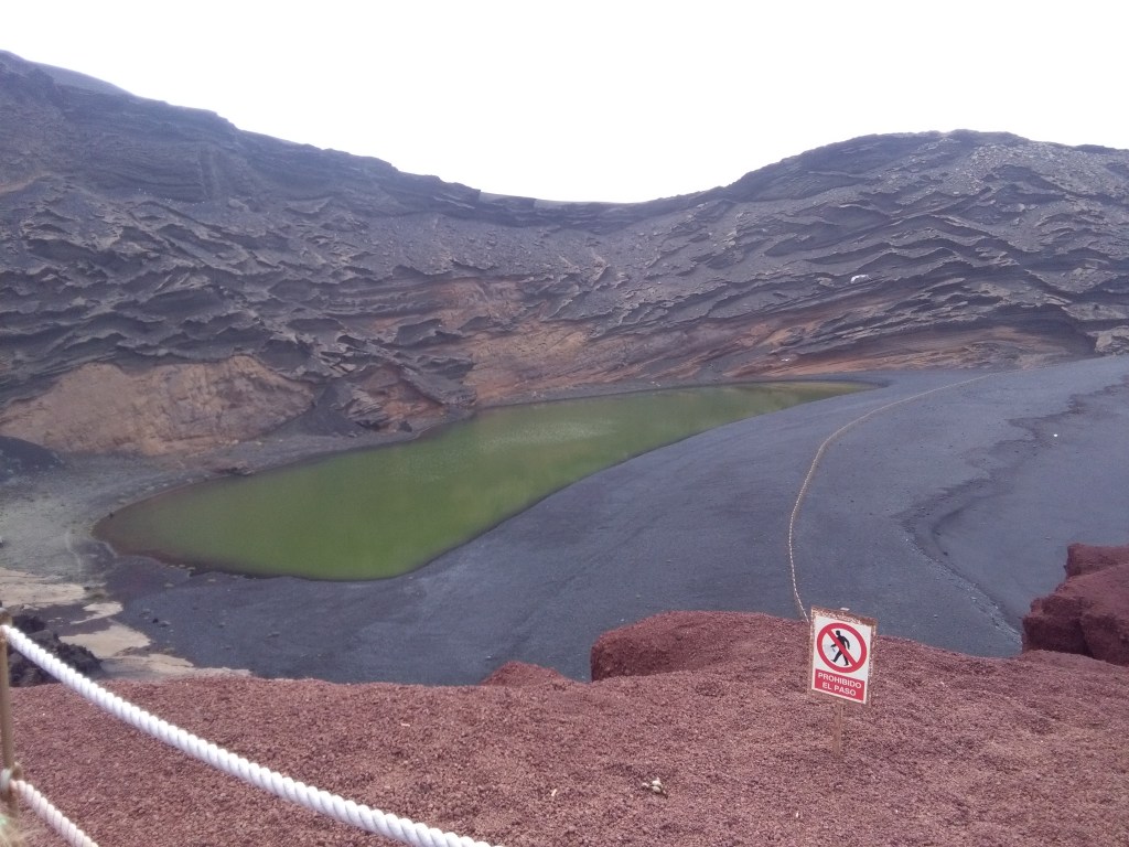 El Golfo groen meer aan zee - Lanzarote lagune