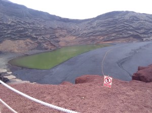 El Golfo groen meer aan zee - Lanzarote lagune