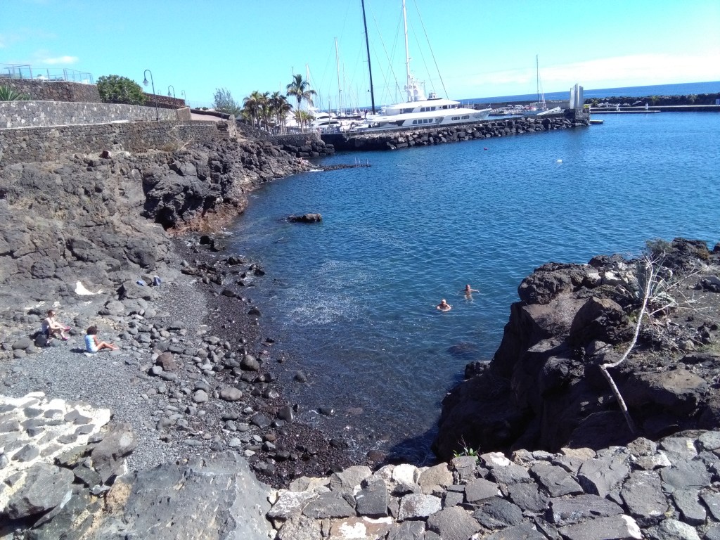 Jachthaven Rubicon Lanzarote lekker zwemmen in de zee