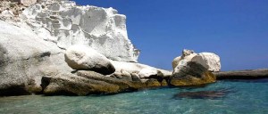 het strand van Cala Enmedio aan de costa de almeria Spanje