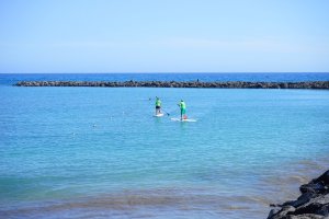 stand-up-paddle-suppen-op-vakantie-in-spanje